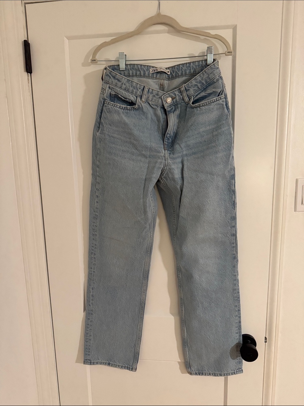 Zara Light Wash Women’s Straight-Leg Jeans